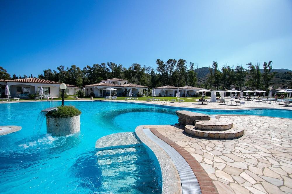 Limone Beach Resort Castiadas Exterior foto
